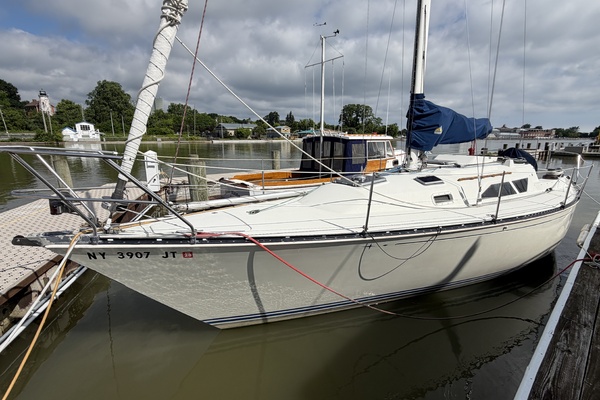 Relentless 35ft C amp C Yacht For Sale