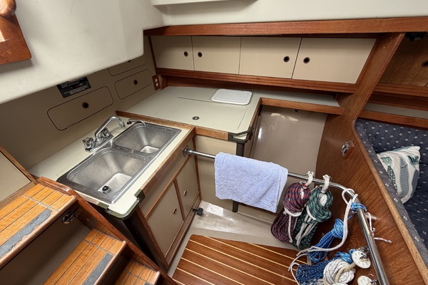 Relentless 35ft C amp C Yacht For Sale