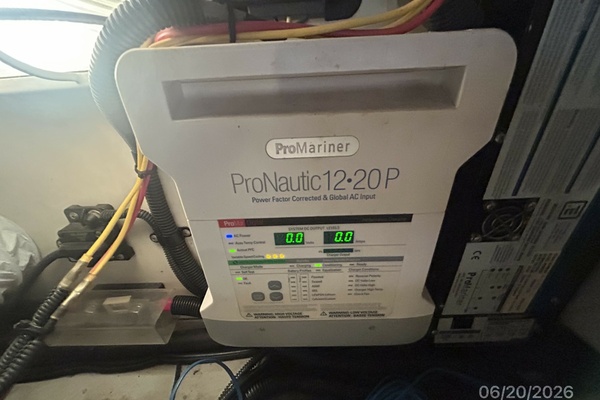 40' Mainship battery charger1