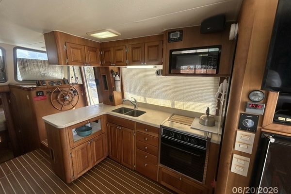 2004 Mainship 40