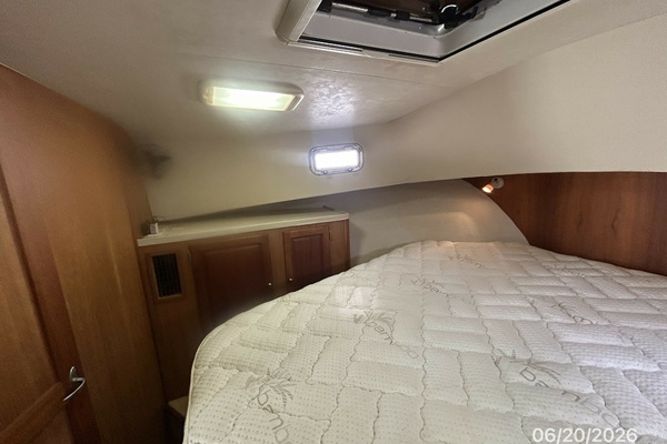 2004 Mainship 40