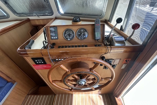 2004 Mainship 40