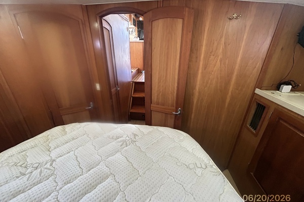 40' Mainship master stateroom aft