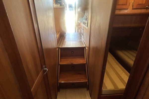 2004 Mainship 40