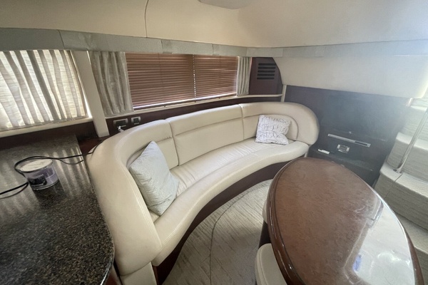 Inconspicious 40ft Sea Ray Yacht For Sale