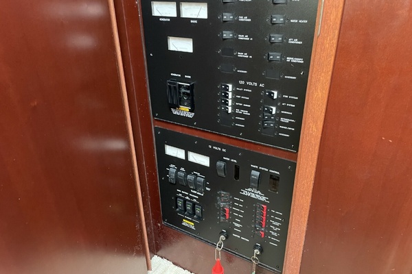 Inconspicious 40ft Sea Ray Yacht For Sale