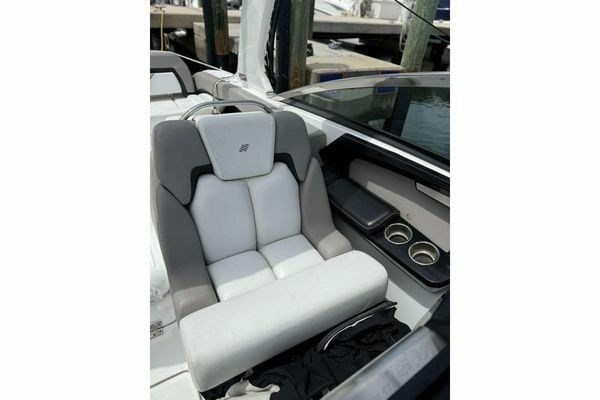 29ft Four Winns Yacht For Sale