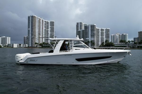 2020 Boston Whaler 42