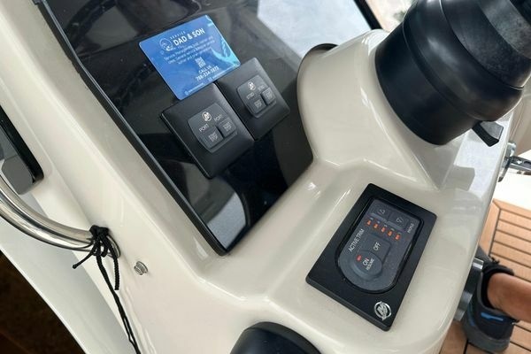 42ft Boston Whaler Yacht For Sale