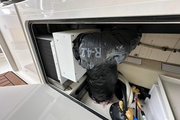 42ft Boston Whaler Yacht For Sale
