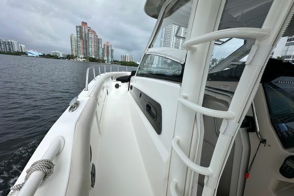 42ft Boston Whaler Yacht For Sale