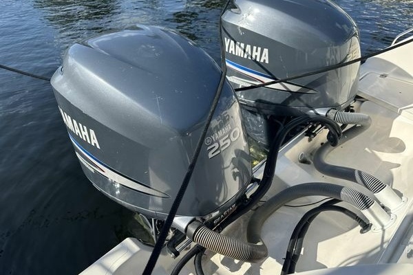 31ft Pursuit Yacht For Sale