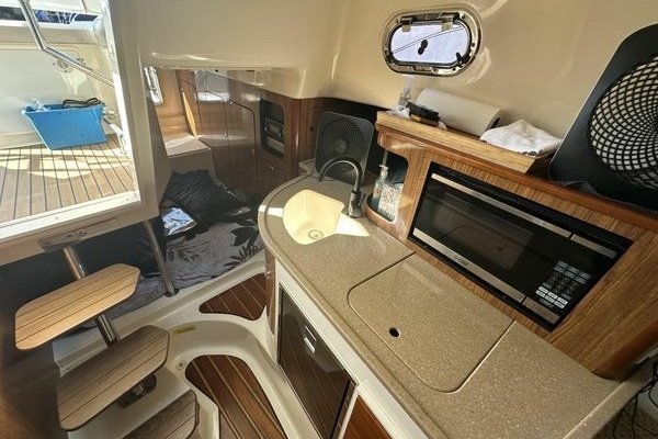 31ft Pursuit Yacht For Sale