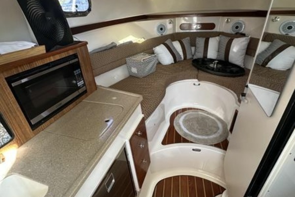 31ft Pursuit Yacht For Sale