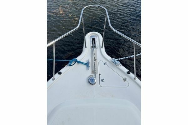 2008 Pursuit 33