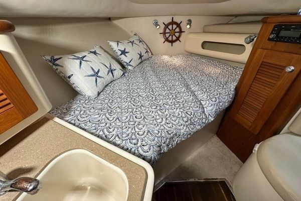 2008 Pursuit 33
