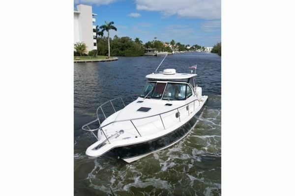 33ft Pursuit Yacht For Sale