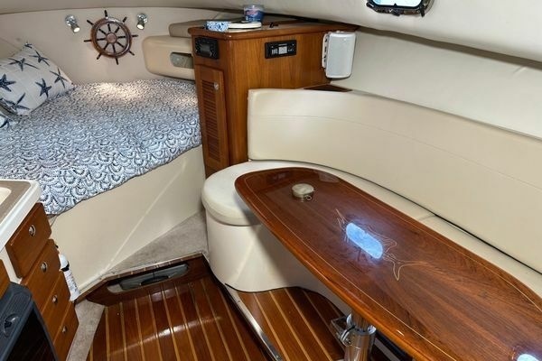 2008 Pursuit 33