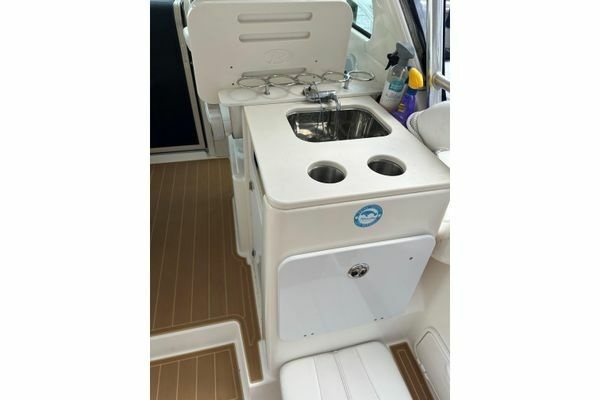 2008 Pursuit 33