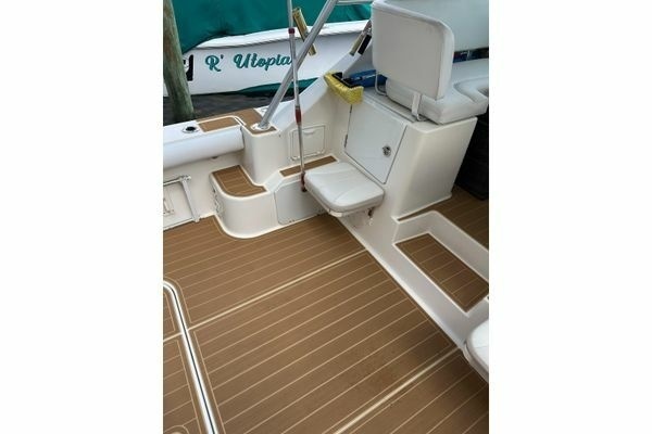 2008 Pursuit 33