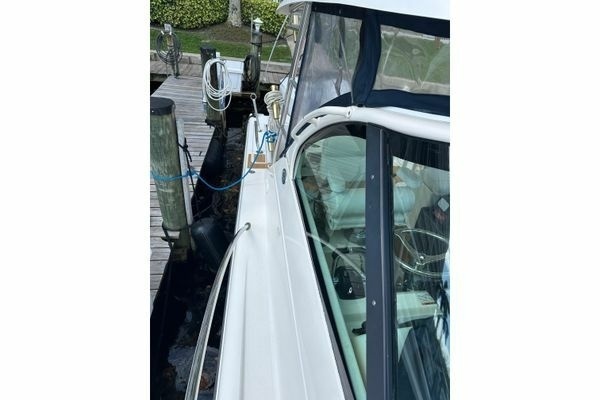 2008 Pursuit 33