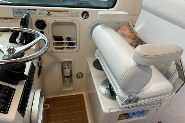 2008 Pursuit 33