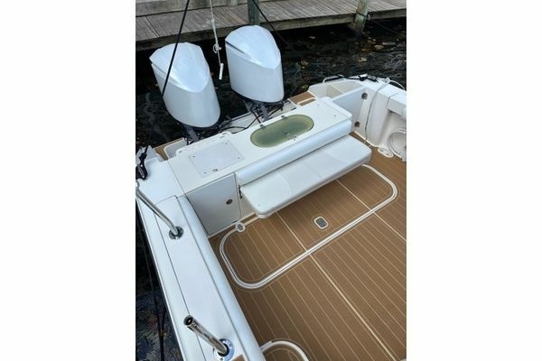 2008 Pursuit 33