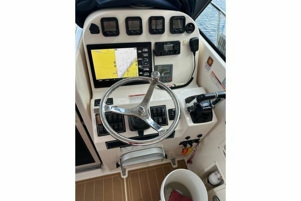 2008 Pursuit 33