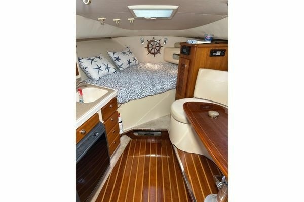 2008 Pursuit 33