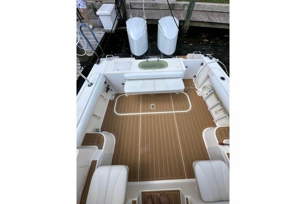 2008 Pursuit 33