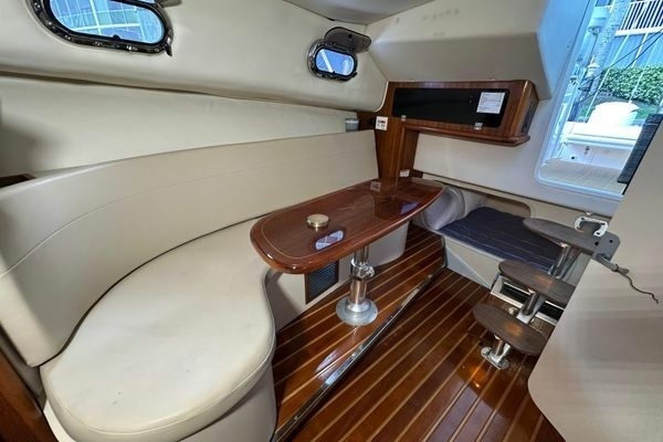 2008 Pursuit 33