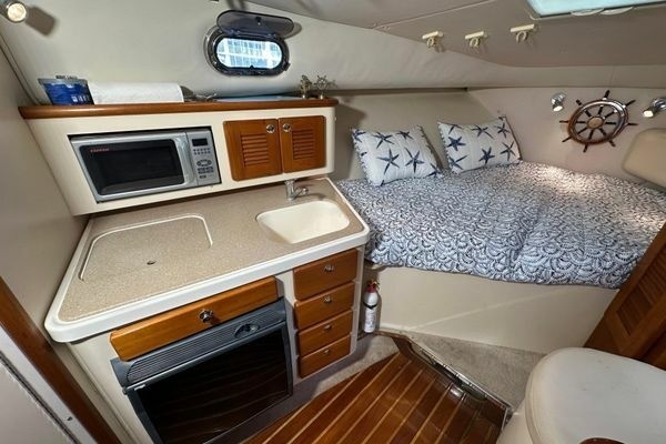 2008 Pursuit 33
