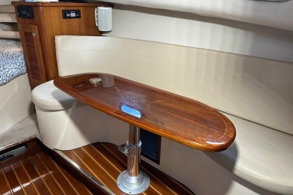 2008 Pursuit 33