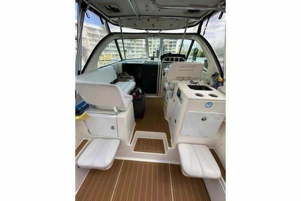 2008 Pursuit 33