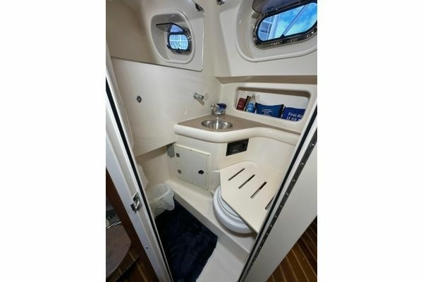 2008 Pursuit 33