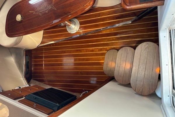 2008 Pursuit 33