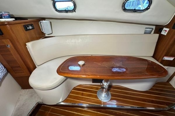 2008 Pursuit 33