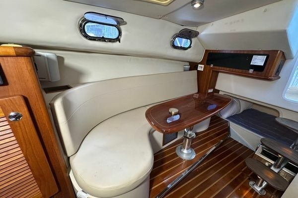 2008 Pursuit 33