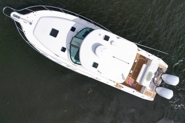 2008 Pursuit 33
