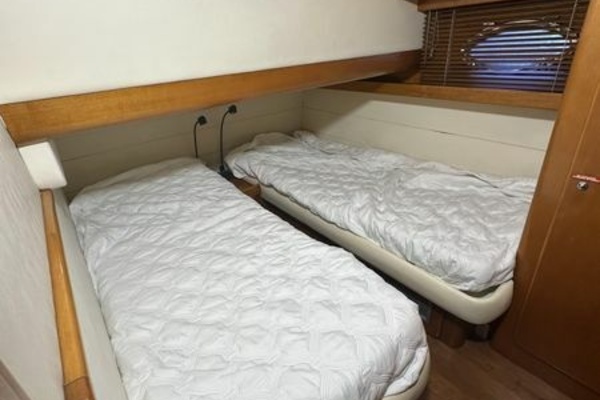 57ft Uniesse Yacht For Sale