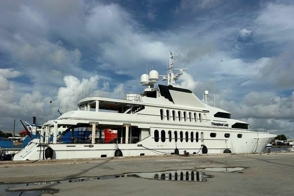 Photo of the 1985 Sterling Yachts 155 Motor Yacht "TRIUMPHANT LADY"
