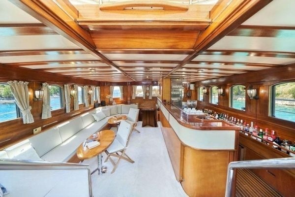 Photo of the 1985 Sterling Yachts 155 Motor Yacht "TRIUMPHANT LADY"