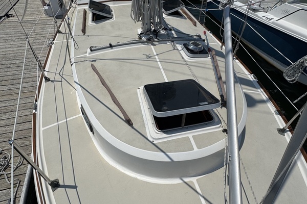 BIA 30ft Cape Dory Yacht For Sale