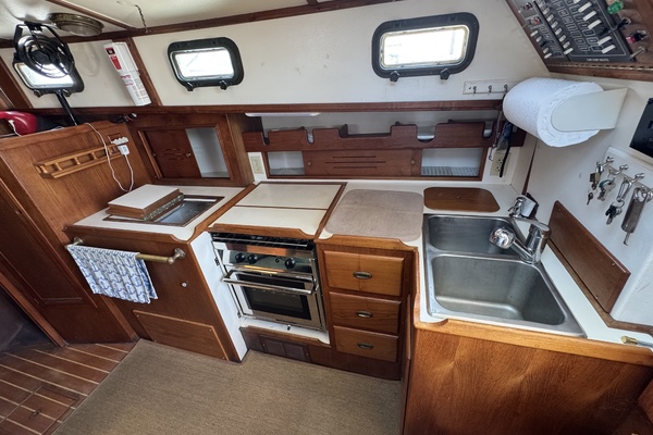 BIA 30ft Cape Dory Yacht For Sale