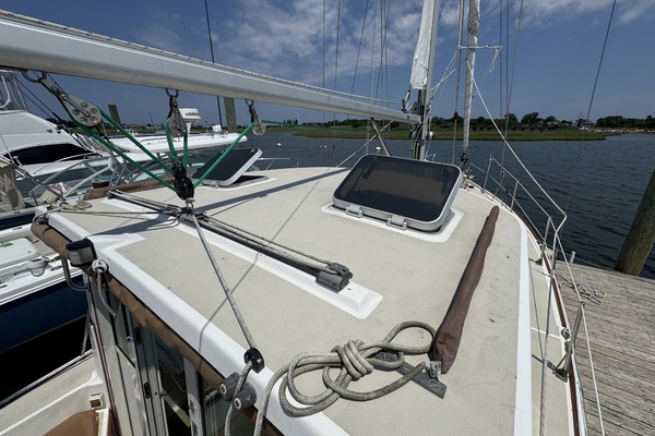 BIA 30ft Cape Dory Yacht For Sale