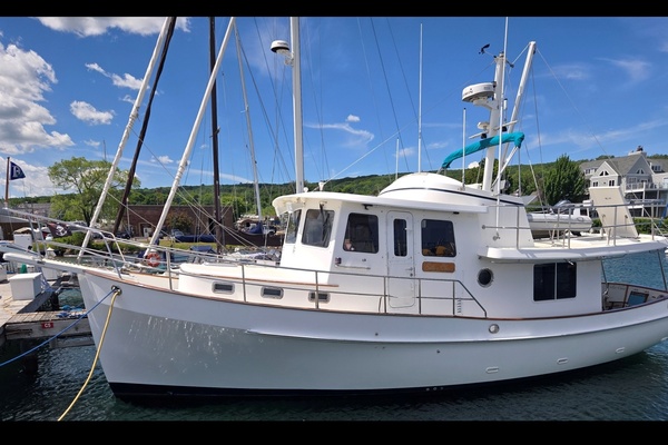 39ft Kadey Krogen Yacht For Sale
