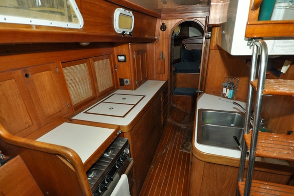 1984 Bristol 41.1 - Petrel