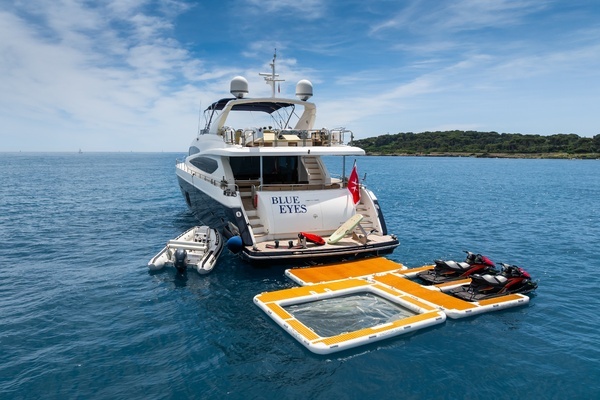 Photo of the 2009 Princess Princess 95 "BLUE EYES"