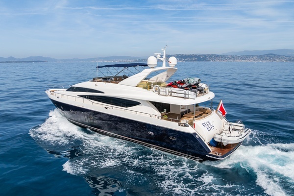 Photo of the 2009 Princess Princess 95 "BLUE EYES"