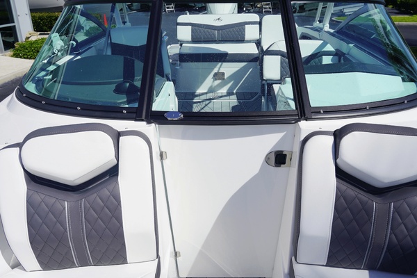 25ft Monterey Yacht For Sale